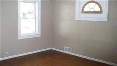 3rd image of 324 Shelby St