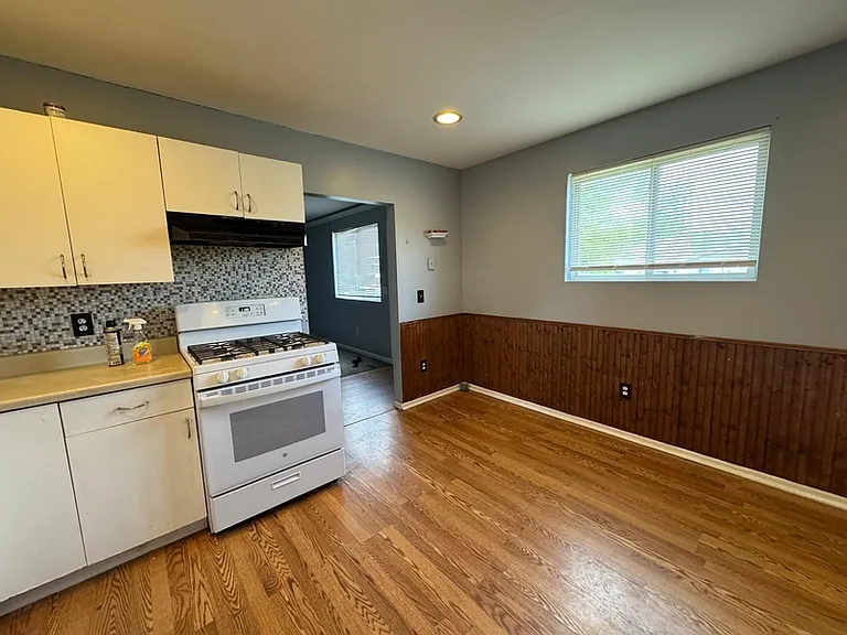 8716 Timken Ave — Photo 6