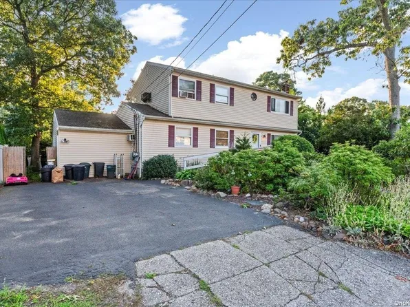4 Penn Street, Lake Grove, NY 11755