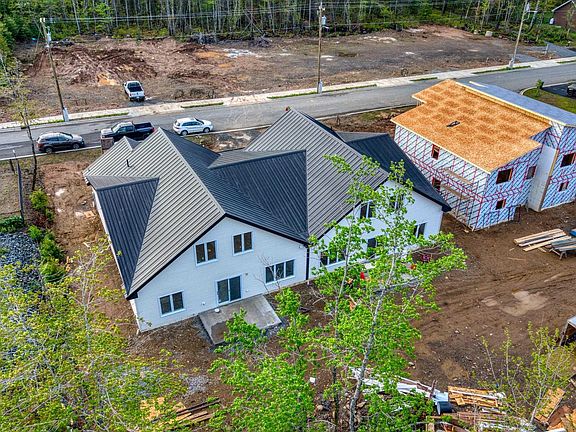 4th image of 145 Roundhouse Dr