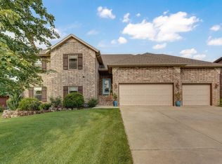 1581 N Oakfair Place, Springfield, MO 65802
