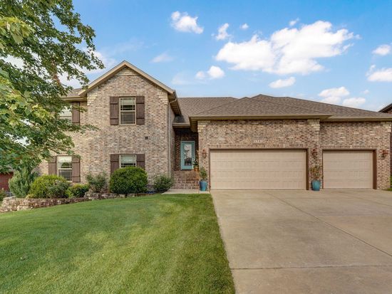 1581 N Oakfair Place, Springfield, MO 65802