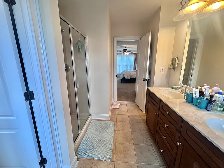 2nd Full Bathroom (Master Bath)_- 2nd floor-Pic 4