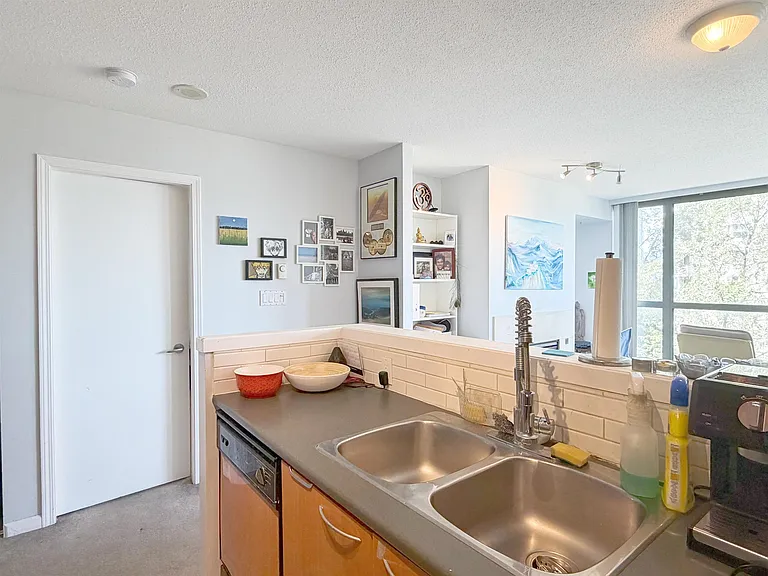 4888 Hazel St — Photo 4