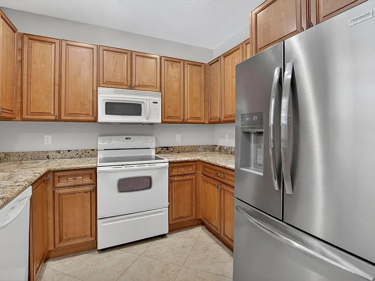 1418 W Wickham Cir #B — Photo 10