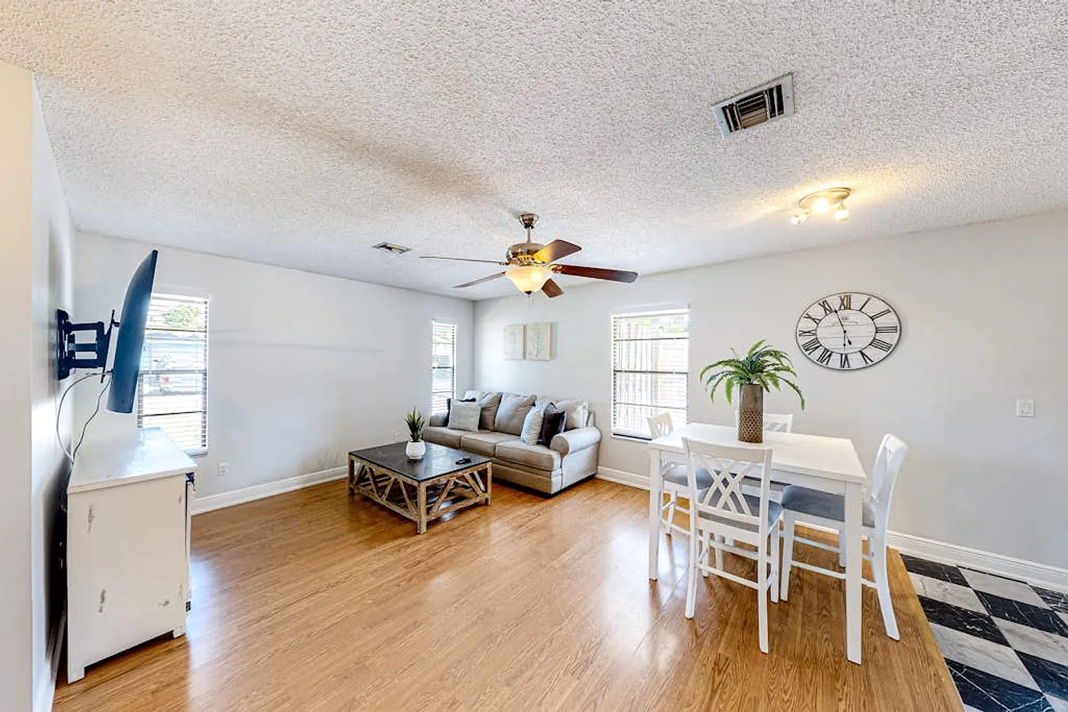 2 bed, 2.0 bath, 1679 sqft, $3,807 — Photo 4