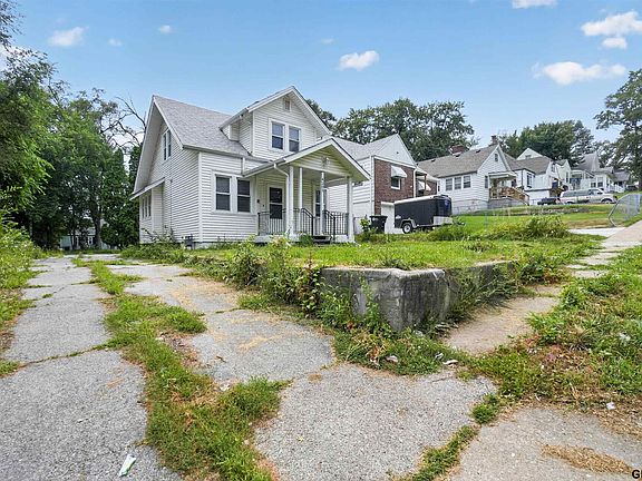 4th image of 4205 Emmet St