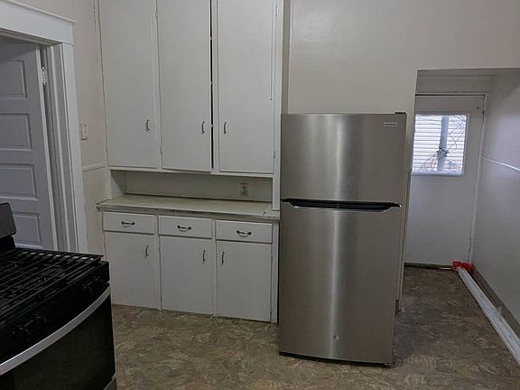 5th image of 1159 W 8th St Floor 1