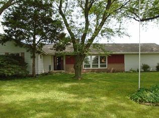 5466 S Queens Rd, Rochelle, IL 61068