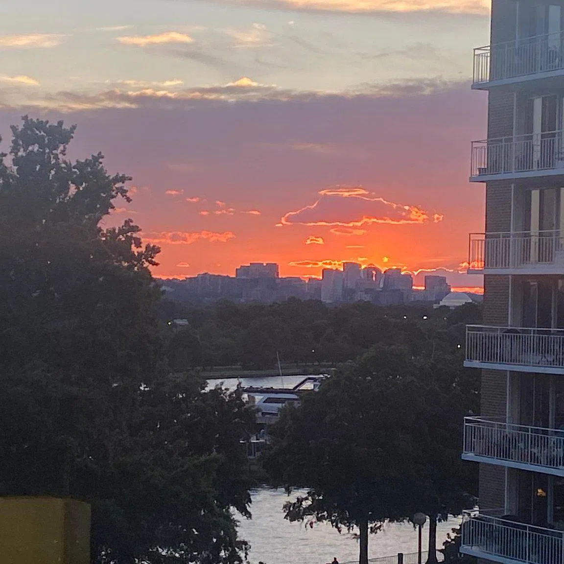 Riverside Condominium — Photo 1