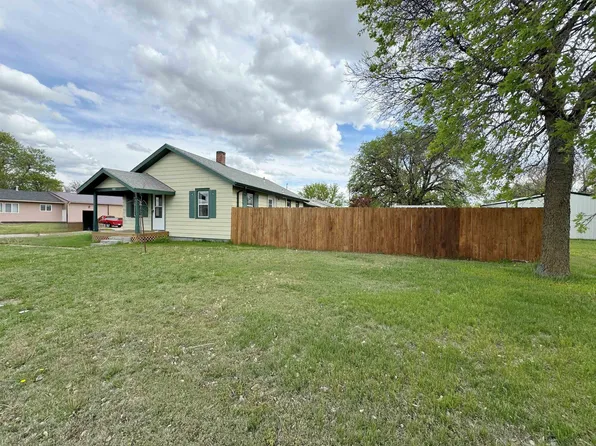 303 W McFarland St, Hill City, KS 67642