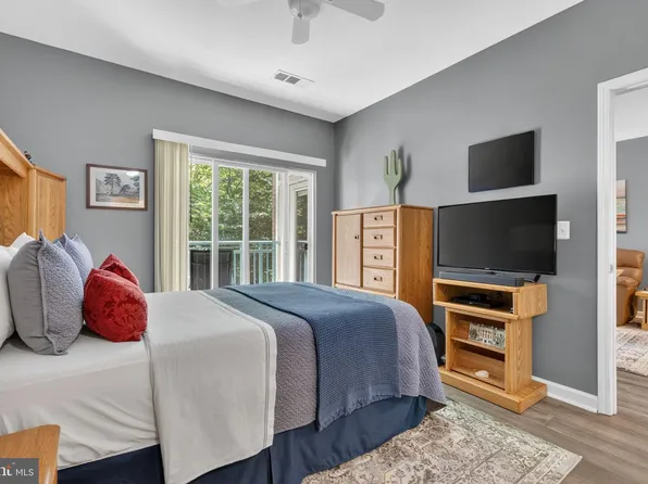 12000 Market St APT 266, Reston, VA 20190