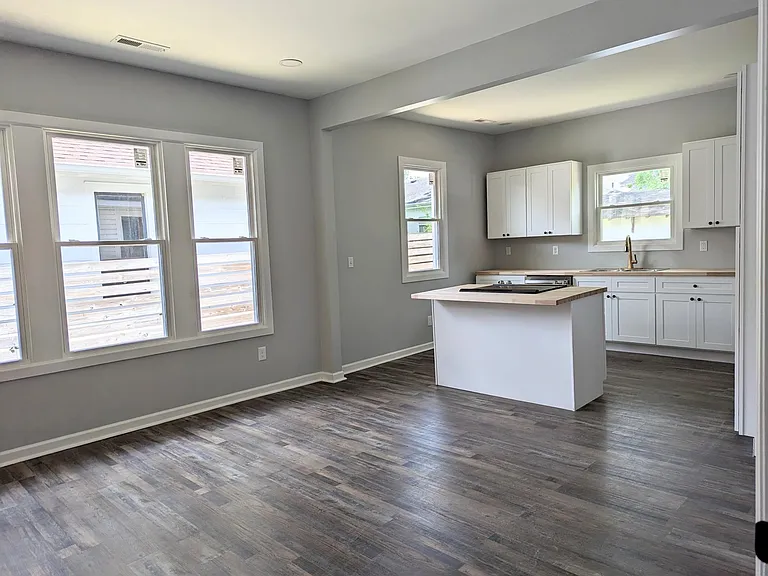 1004 S Beech St — Photo 6