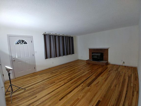 3rd image of 7546 Carolina Ln