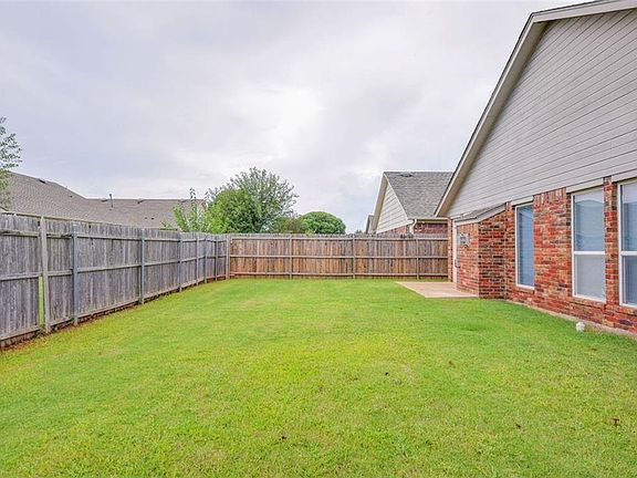 4th image of 2816 Edgemere Dr
