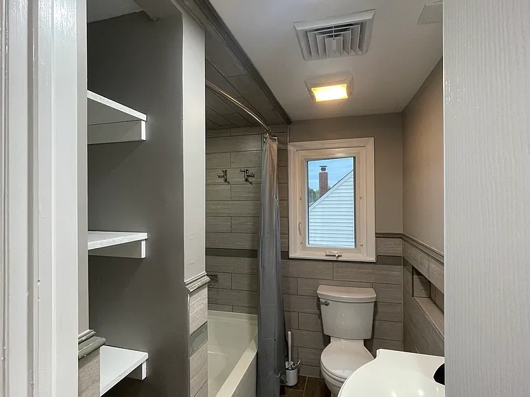 1072 Bordentown Ave — Photo 5