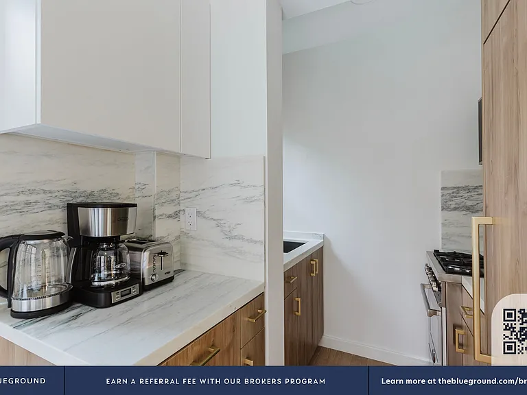 340 E 52nd St #7H — Photo 9