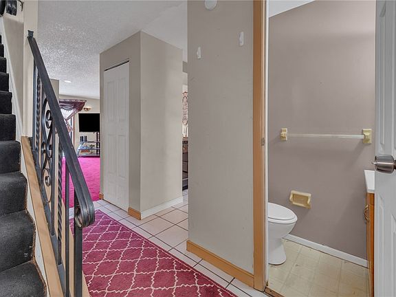 5th image of 67 Fox Ct