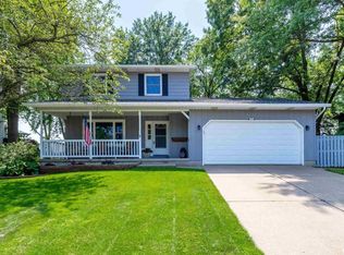 203 E Brownlie Ln, Long Grove, IA 52756