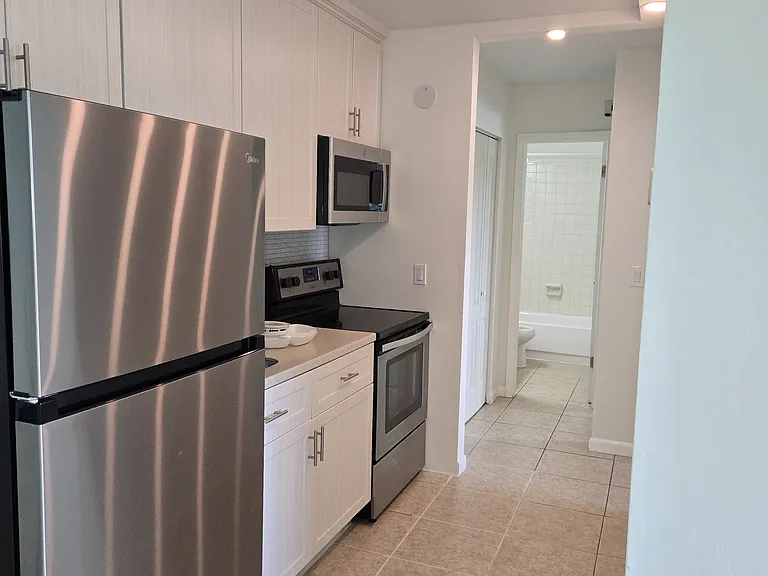 3211 SW 44th St — Photo 8
