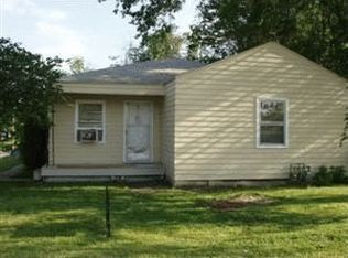 1229 SE 21st St, Topeka, KS 66607