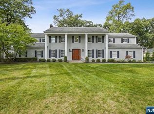 406 Carriage Ln, Wyckoff, NJ 07481