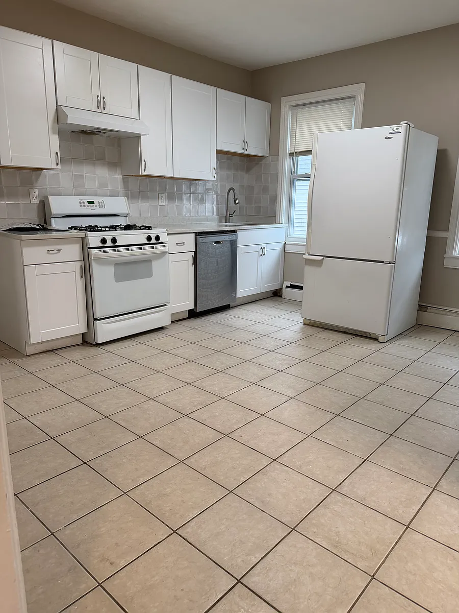 Building Photo - 100 Vandewater St #2