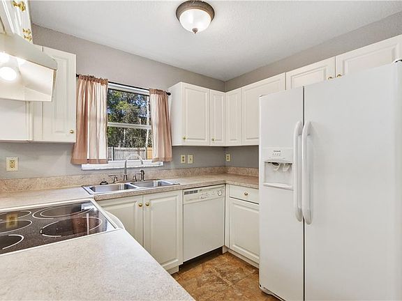 4th image of 154 Paradise Island Dr
