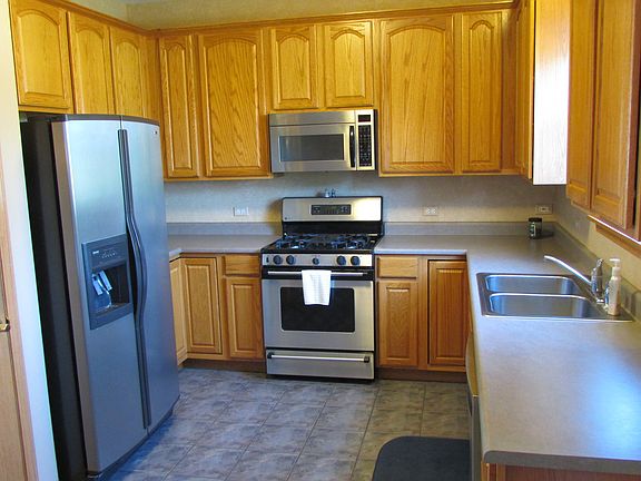 3rd image of 786 Sapphire Dr