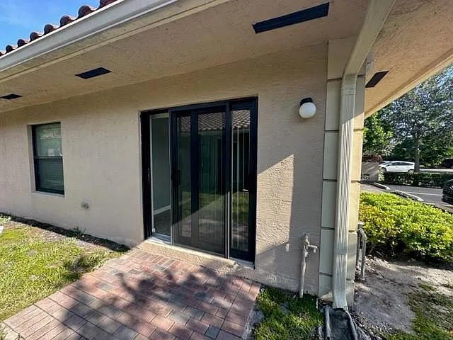 1035 NE 10th Ave #3 — Photo 32