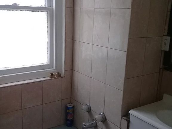 3rd image of 234 Schuele Ave