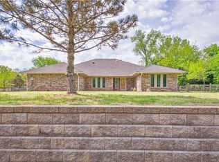 1002 Locust Ln, Edmond, OK 73013