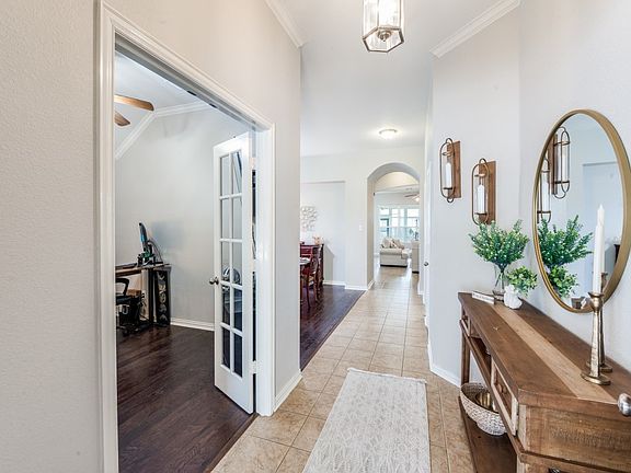 5th image of 705 Lovebird Ln