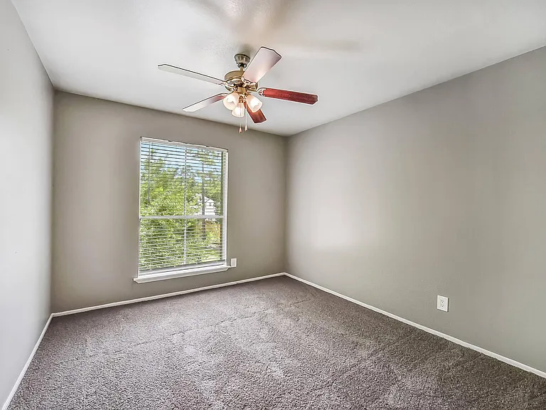 Spring Hill Village Apartments — Photo 29