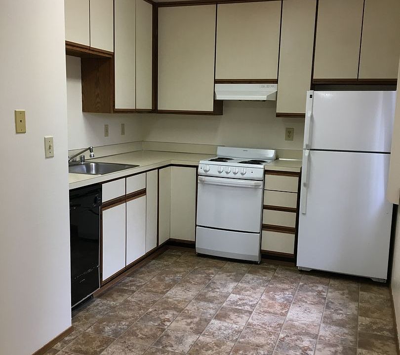 2nd image of 2251 NE Blakeley St #103