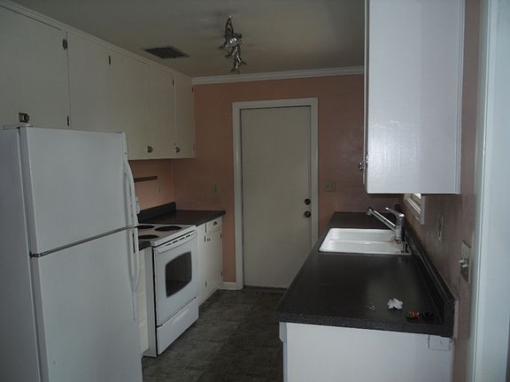 3rd image of 609 13th St
