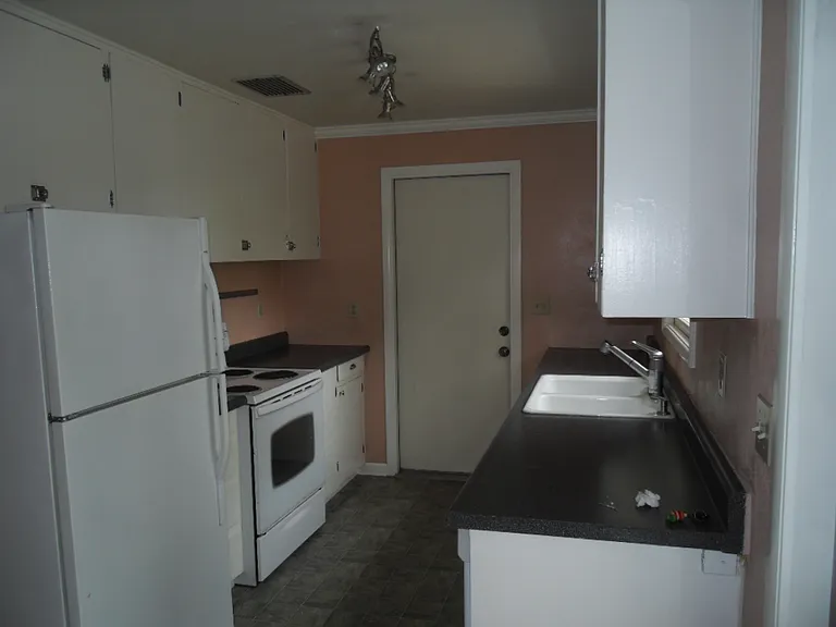 609 13th St — Photo 3