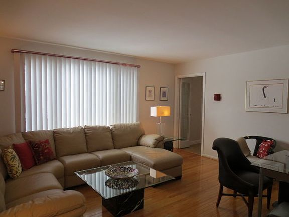 4th image of 19 Windsor Dr