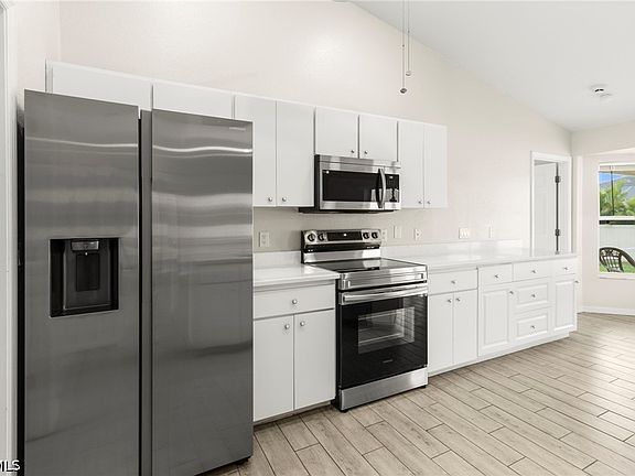 3rd image of 1810 SW 22nd Ter