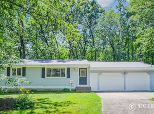 10808 Sconcewood Dr SE, Lowell, MI 49331
