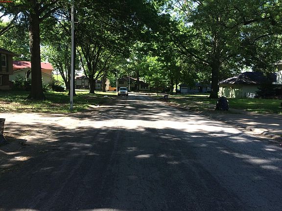 4th image of 10114 Cambridge Ave