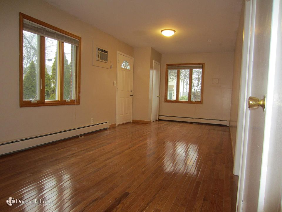 1st image of 84 Petrus Ave Floor 1