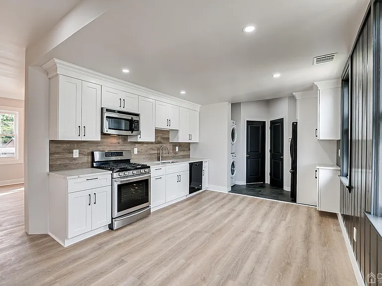 324 Main St #2 — Photo 6