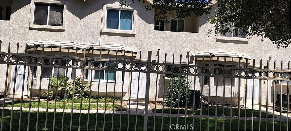 2 bed, 2.5 bath, 1101 sqft, $2,500 — Photo 1