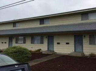 222 N 8th St, Central Point, OR 97502