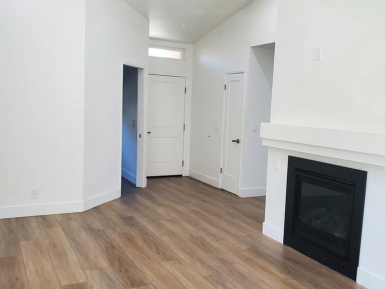 504 Washington Cir — Photo 6