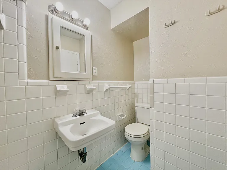 Enfield Court Apartments — Photo 6