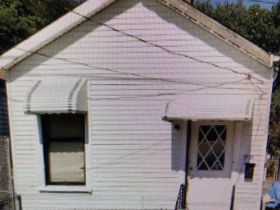 2nd image of 1721 Duncan St