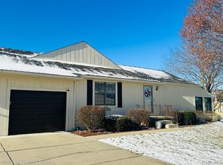 12137 Lexington Dr #4, South Lyon, MI