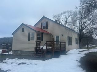 571 Loomis Oroville Rd, Tonasket, WA 98855